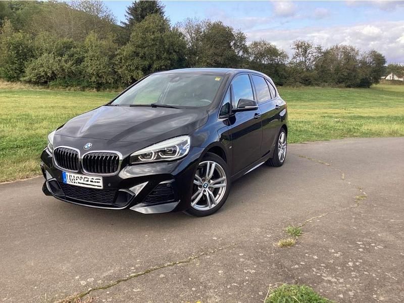 Schwarz Gebraucht 2018 BMW 225 Active Tourer iPerformance Van / Kleinbus | 18.700 € (Etwas zu teuer) - Bild 1/4