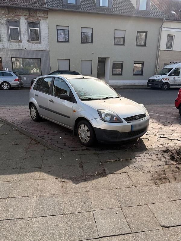 Gebraucht Ford Fiesta Trend 69 PS (50 kW) 2006 Silber Kleinwagen