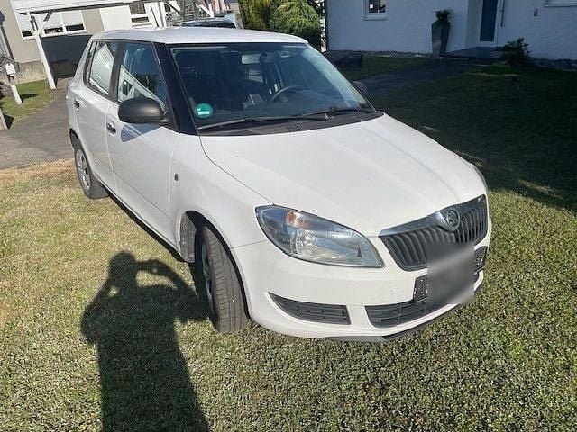 Weiß Gebraucht 2013 Skoda Fabia Active Kleinwagen | 1.150 € (Superpreis) - Bild 1/4