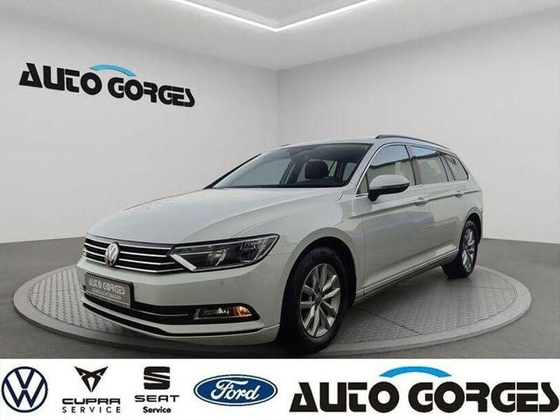 Weiß Gebraucht 2019 VW Passat Comfortline Kombi | 18.925 € (Etwas zu teuer) - Bild 1/4