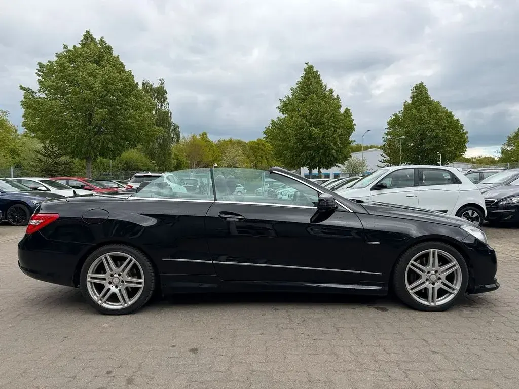 Usata Mercedes E250 AMG 204 CV (150 kW) 2011 Nero Cabrio