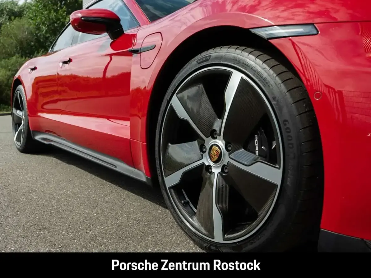 Gebraucht Porsche Taycan Turbo S 559 kW (761 PS) 2022 Karminrot Limousine