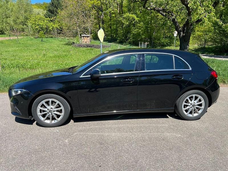 Second-hand Mercedes A200 163 CP (119 kW) 2018 Negru Berlinǎ