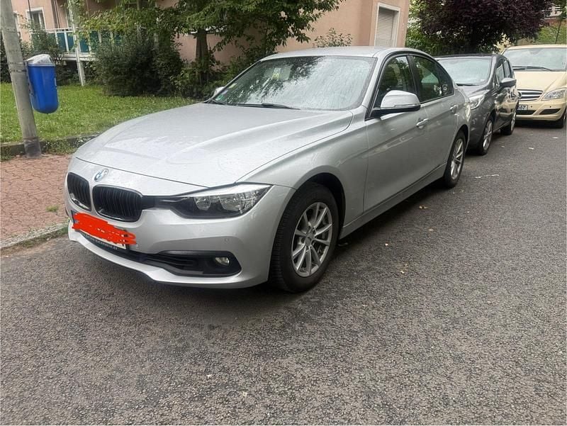 Silber Gebraucht 2015 BMW 318 Limousine | 13.500 € (Fairer Preis) - Bild 1/3