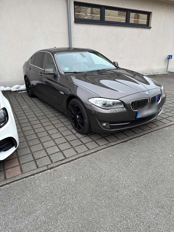 Gebraucht BMW 525 218 PS (160 kW) 2011 Gold Limousine
