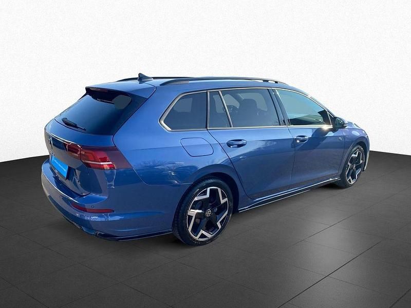 Gebraucht VW Golf VIII R-line 150 PS (110 kW) 2025 Anemonenblau metallic Kombi