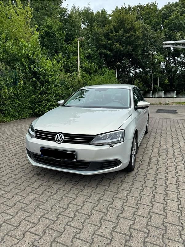 Grau Gebraucht 2013 VW Jetta Limousine | 6.000 € (Fairer Preis) - Bild 1/4