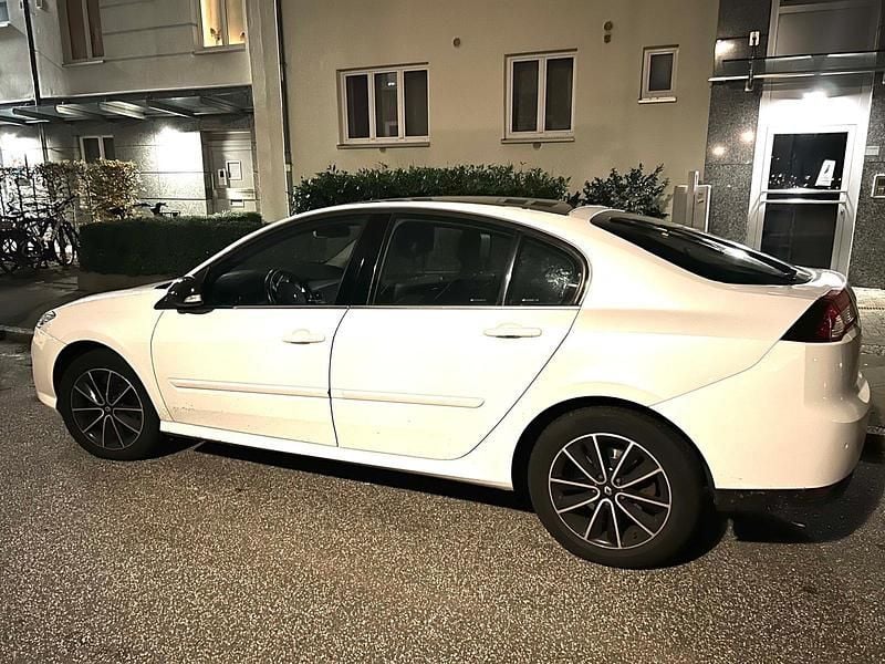 Gebraucht Renault Laguna III Dynamique 110 PS (80 kW) 2013 Weiß Limousine