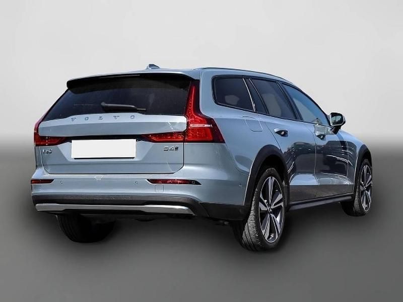 Gebraucht Volvo V60 CC Plus 197 PS (144 kW) 2023 Grau Kombi