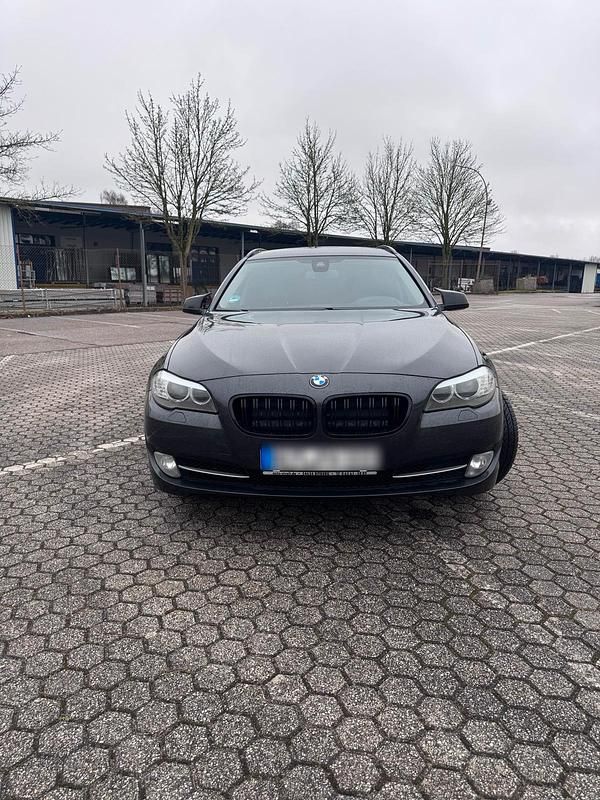 Gebraucht BMW 530 258 PS (189 kW) 2012 Braun Limousine