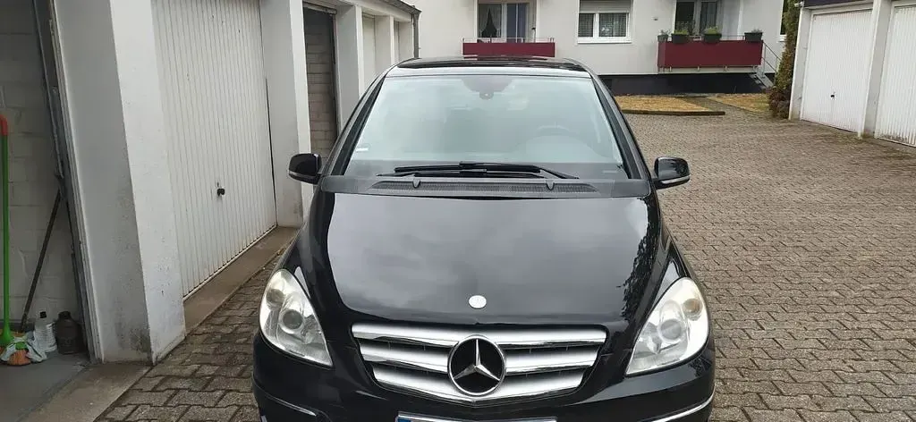 Gebraucht Mercedes B160 95 PS (69 kW) 2011 Schwarz Kleinwagen