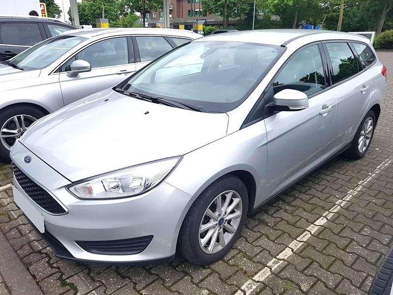 Gebraucht Ford Focus Trend 101 PS (74 kW) 2017 Silber Kombi