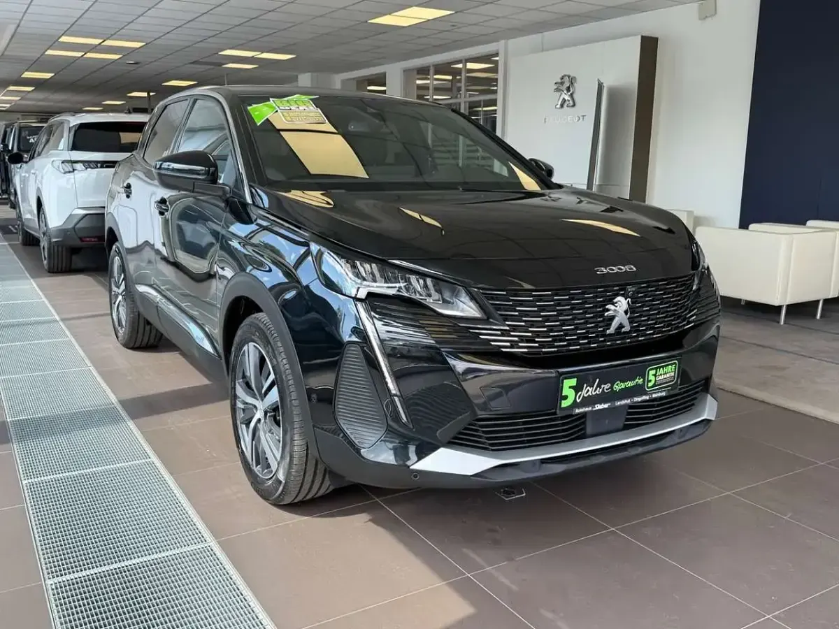Gebraucht Peugeot 3008 Allure 136 PS (100 kW) 2023 Schwarz SUV
