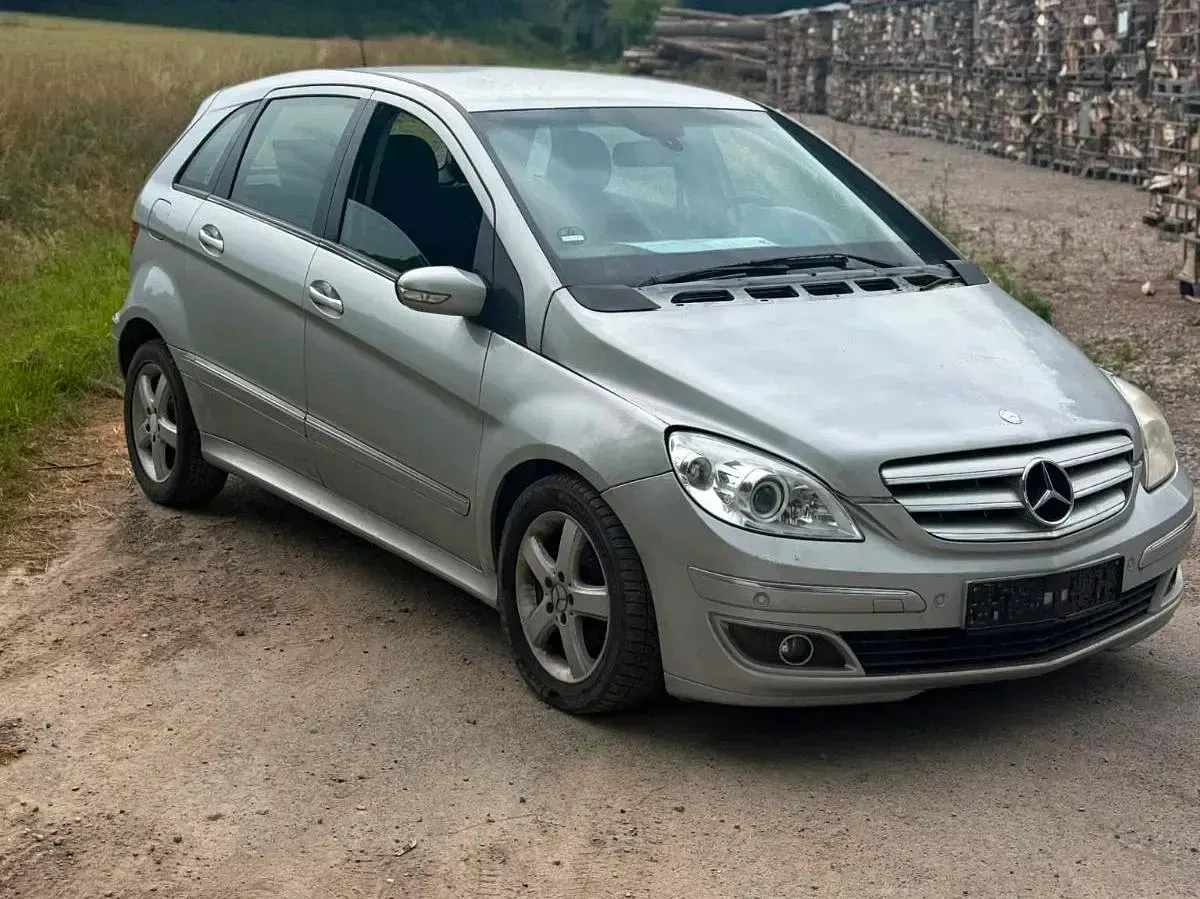 Gebraucht Mercedes B180 108 PS (79 kW) 2006 Silber Van / Kleinbus