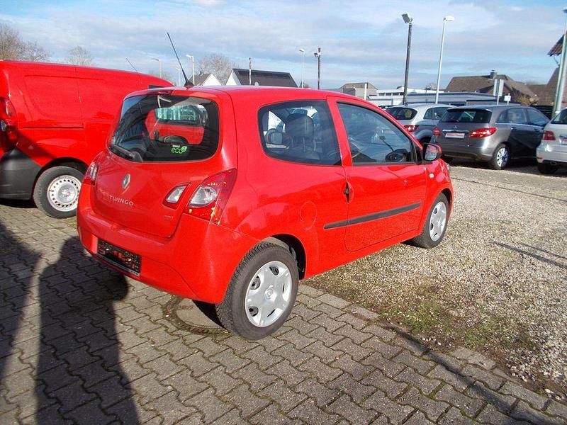 Second-hand Renault Twingo Expression 75 CP (55 kW) 2013 Roșu Hatchback