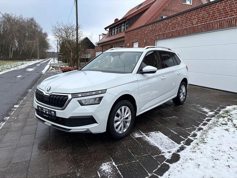 Weiß Gebraucht 2022 Skoda Kamiq Ambition SUV | 15.990 € (Fairer Preis) - Bild 1/4