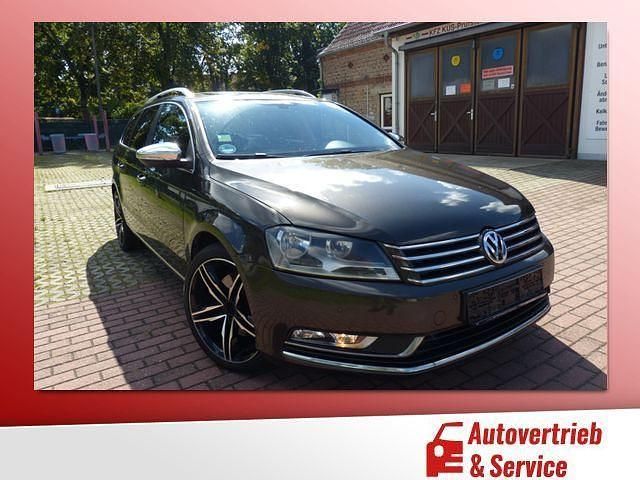 Braun (metallic) Gebraucht 2013 VW Passat Highline Kombi | 11.980 € (Etwas zu teuer) - Bild 1/4