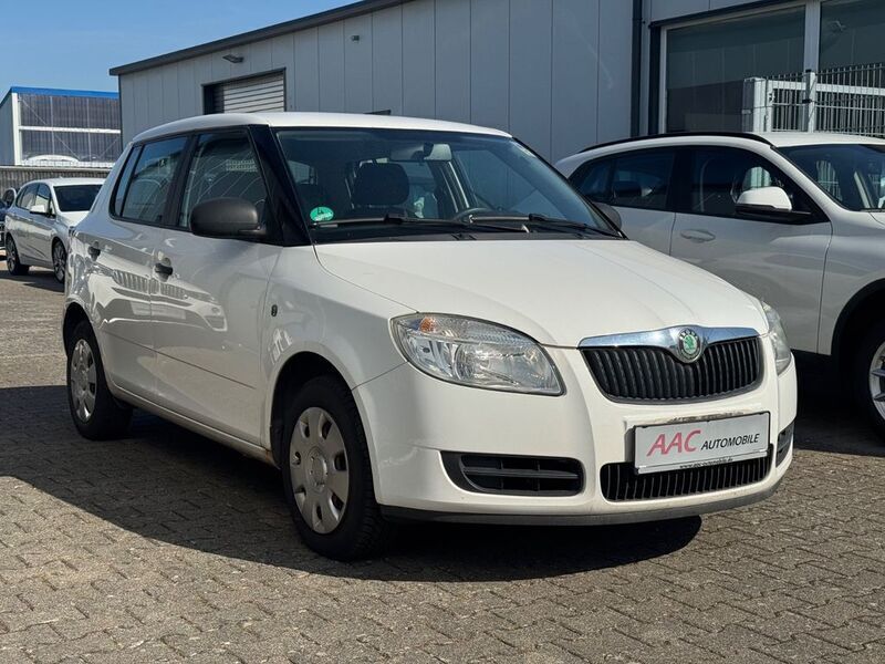 Weiß Gebraucht 2009 Skoda Fabia Classic Limousine | 990 € (Guter Preis) - Bild 1/4
