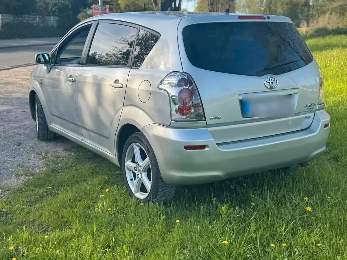 Gebraucht Toyota Corolla 177 PS (130 kW) 2007 Silber Van / Kleinbus