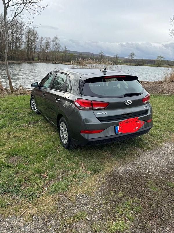 Gebraucht Hyundai i30 Select 120 PS (88 kW) 2022 Grau Limousine