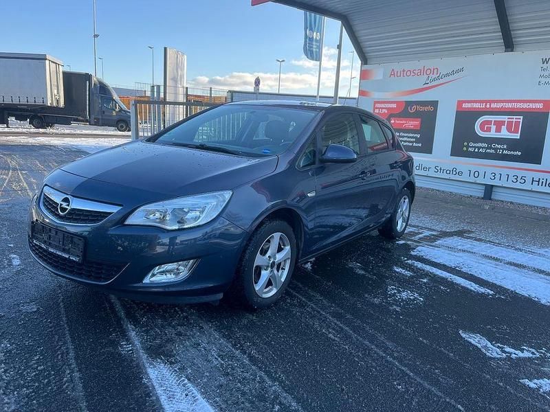 Blau Gebraucht 2010 Opel Astra Edition Limousine | 2.699 € (Superpreis) - Bild 1/4