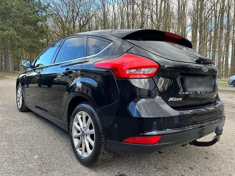Second-hand Ford Focus 125 CP (91 kW) 2016 Negru Hatchback