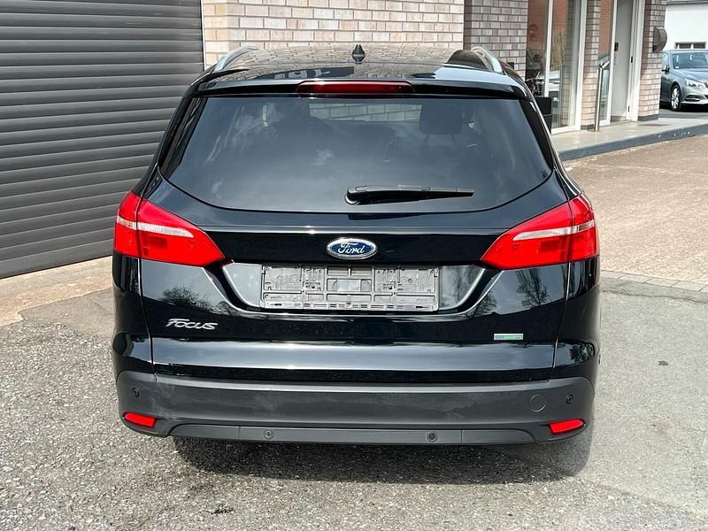 Second-hand Ford Focus 125 CP (91 kW) 2015 Negru Break