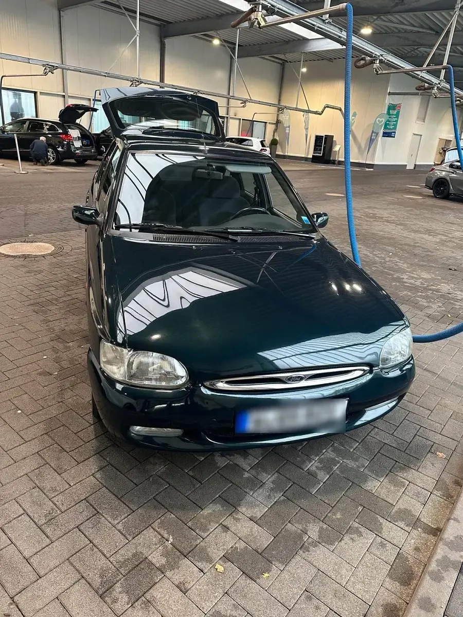 Gebraucht Ford Escort Ghia 90 PS (66 kW) 1997 Grün Limousine
