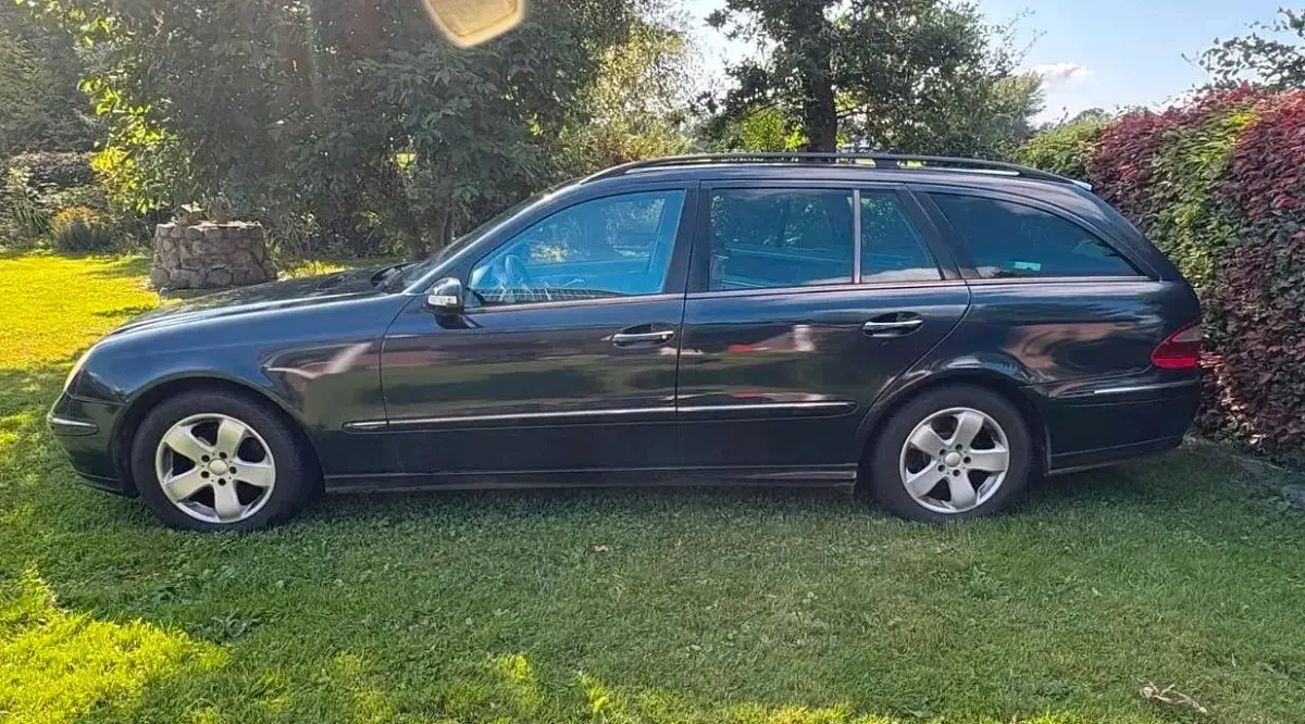 Gebraucht Mercedes E270 177 PS (130 kW) 2003 Blau Kombi