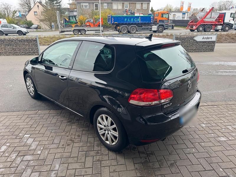 Gebraucht VW Golf VII 105 PS (77 kW) 2012 Schwarz Limousine