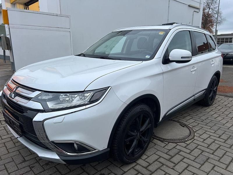 Weiß Gebraucht 2016 Mitsubishi Outlander Top SUV | 13.500 € (Guter Preis) - Bild 1/4