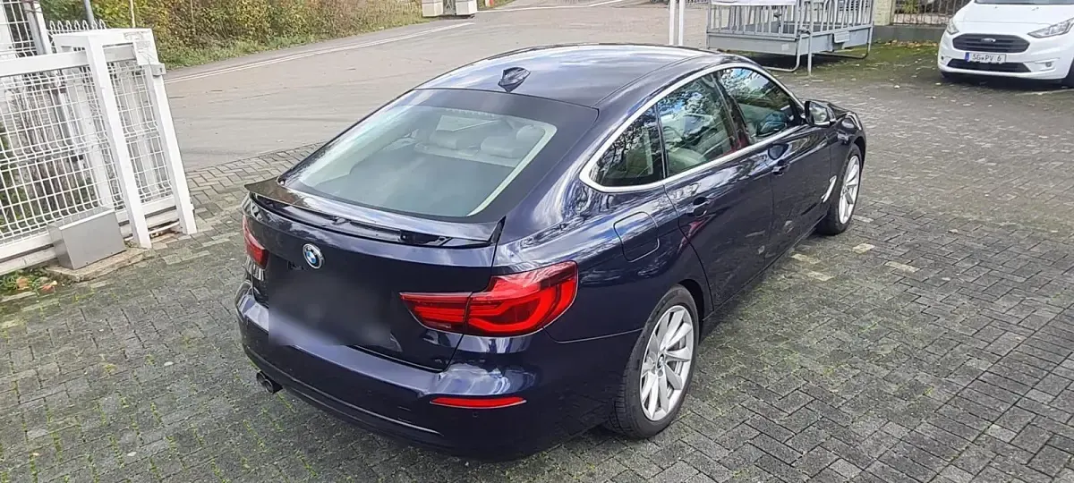 Gebraucht BMW 320 Sport Line 190 PS (139 kW) 2019 Blau Limousine