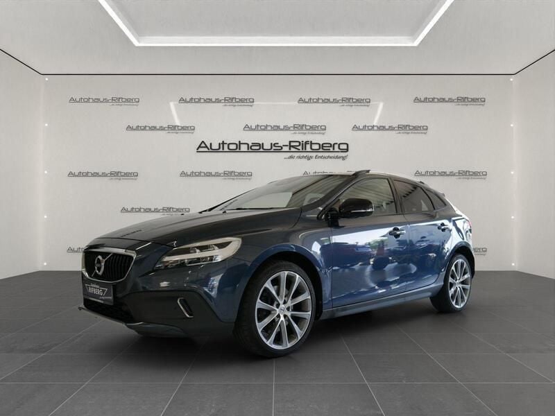 Blau Gebraucht 2017 Volvo V40 CC Summum Kombi | 16.890 € (Fairer Preis) - Bild 1/4