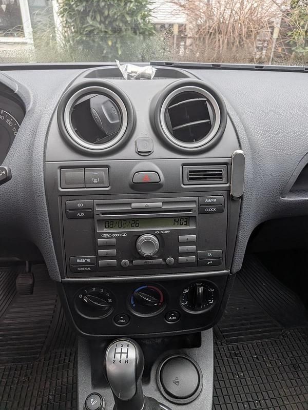 Gebraucht Ford Fiesta 60 PS (44 kW) 2007 Silber Kleinwagen