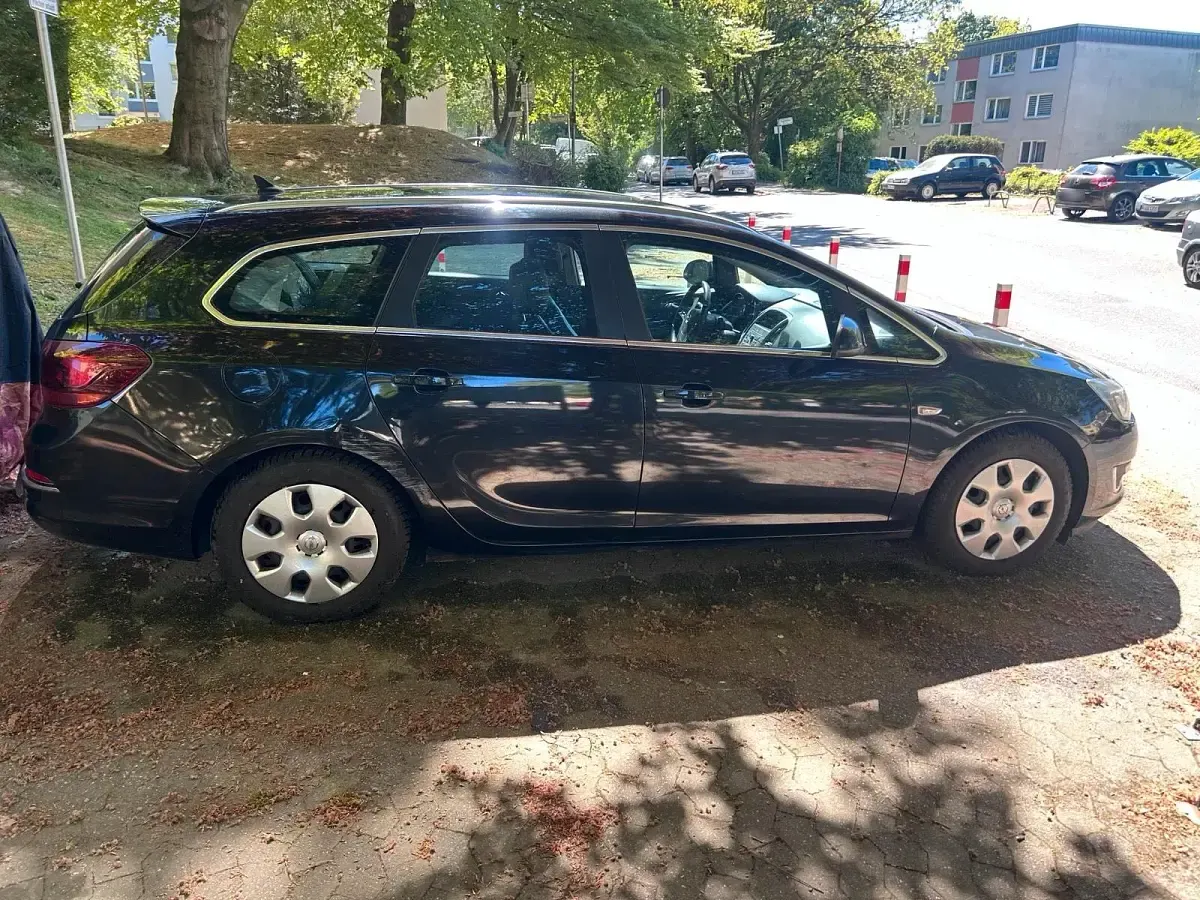 Second-hand Opel Astra 140 CP (102 kW) 2014 Negru Break