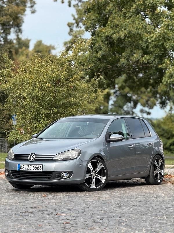 Grau Gebraucht 2010 VW Golf VI Kleinwagen | 6.000 € (Teuer) - Bild 1/4