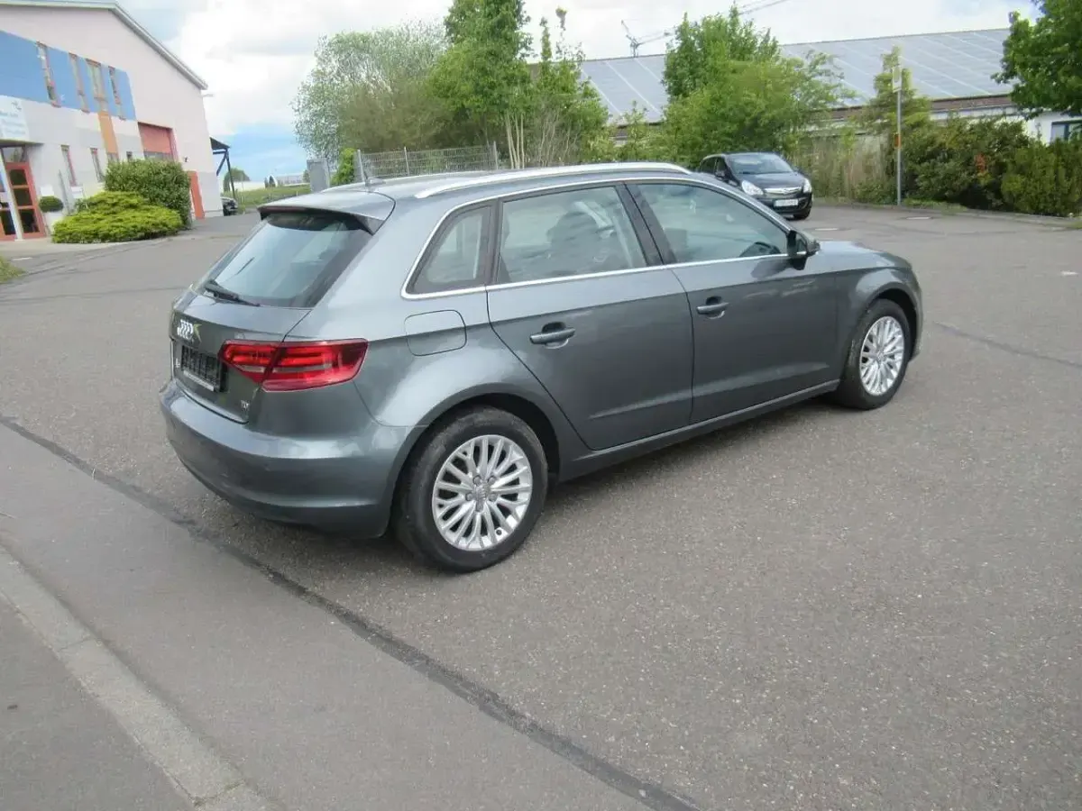 Gebraucht Audi A3 Ambiente 150 PS (110 kW) 2014 Grau Limousine