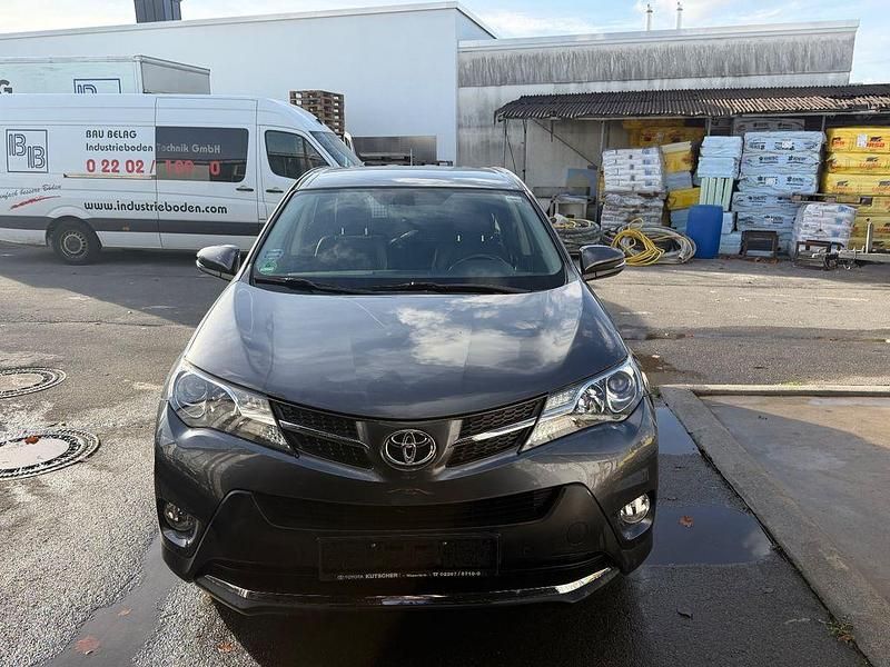 Grau Gebraucht 2015 Toyota RAV4 Comfort SUV | 12.222 € (Fairer Preis) - Bild 1/4