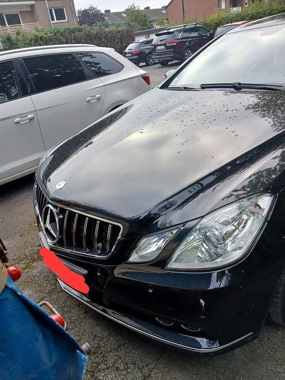 Schwarz Gebraucht 2009 Mercedes E250 Avantgarde Coupé | 10.500 € (Fairer Preis) - Bild 1/4