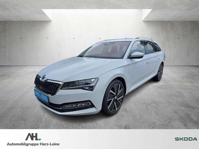 Weiß Gebraucht 2023 Skoda Superb Style Kombi | 57.380 € - Bild 1/4