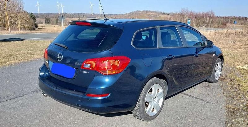 Gebraucht Opel Astra Design Edition 140 PS (102 kW) 2012 Blau Kombi