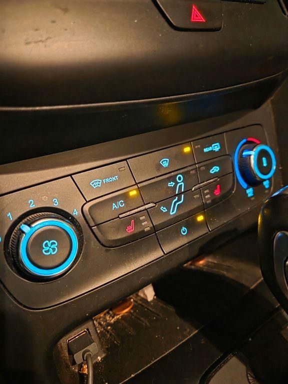 Gebraucht Ford Focus Business Edition 120 PS (88 kW) 2017 Schwarz Limousine