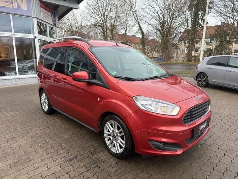 Gebraucht Ford Tourneo Courier Titanium 101 PS (74 kW) 2015 Rot Van / Kleinbus