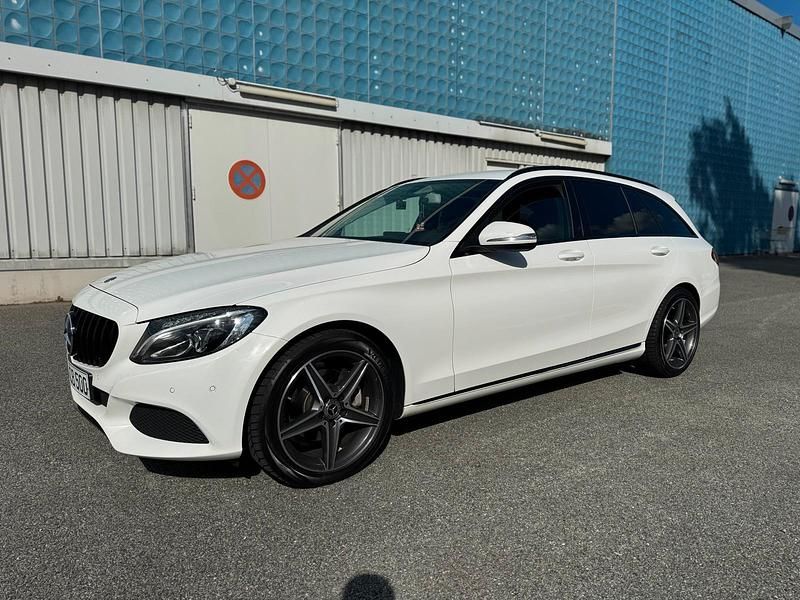 Weiß Gebraucht 2015 Mercedes C220 Avantgarde Kombi | 12.999 € (Teuer) - Bild 1/4