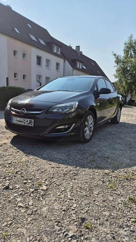 Gebraucht 2013 Opel Astra Active Limousine | 3.500 € (Etwas zu teuer) - Bild 1/4