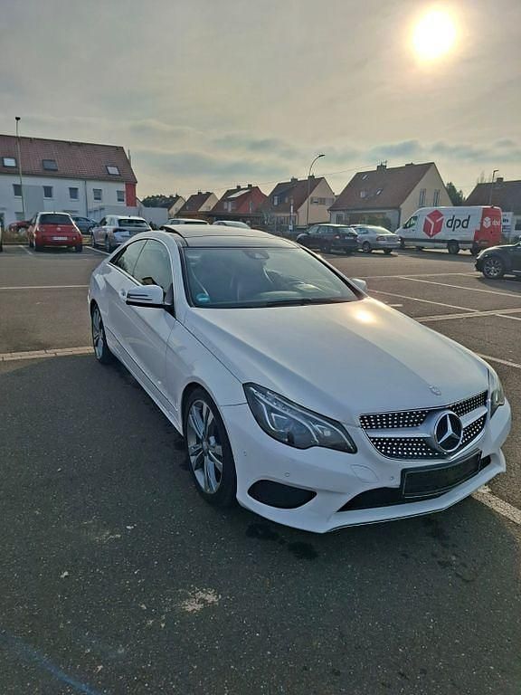 Gebraucht Mercedes E250 204 PS (150 kW) 2013 Weiß Coupé