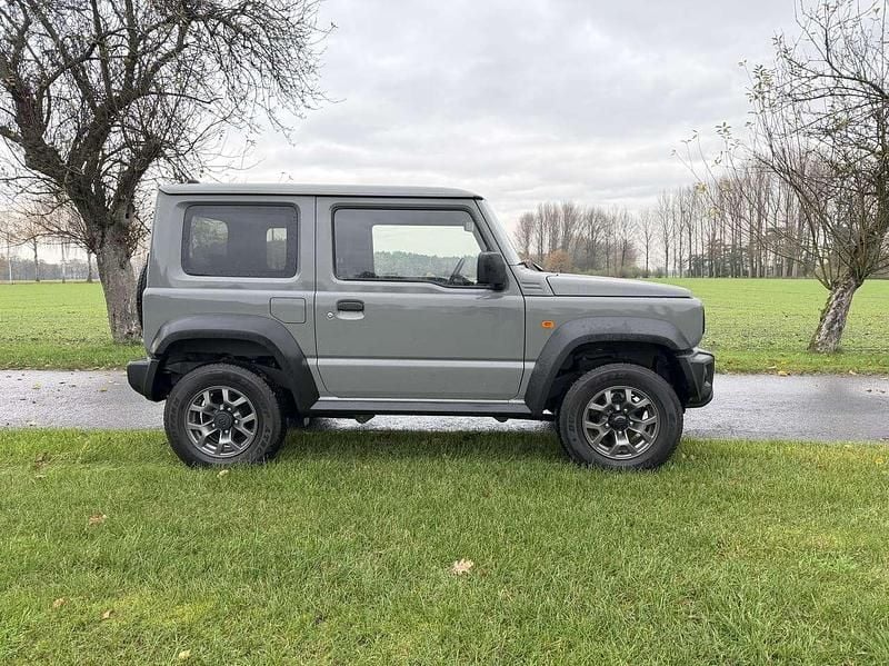 Gebraucht Suzuki Jimny Comfort 102 PS (75 kW) 2024 Grau SUV