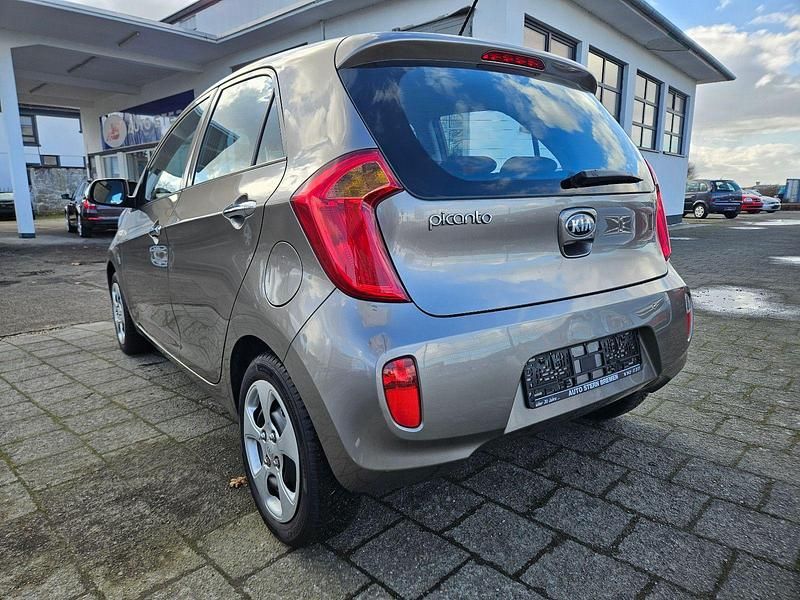 Second-hand Kia Picanto Edition 7 69 CP (50 kW) 2013 Argintiu Hatchback