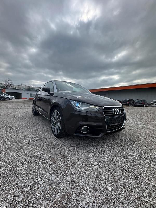 Gebraucht Audi A1 105 PS (77 kW) 2012 Blau Kleinwagen