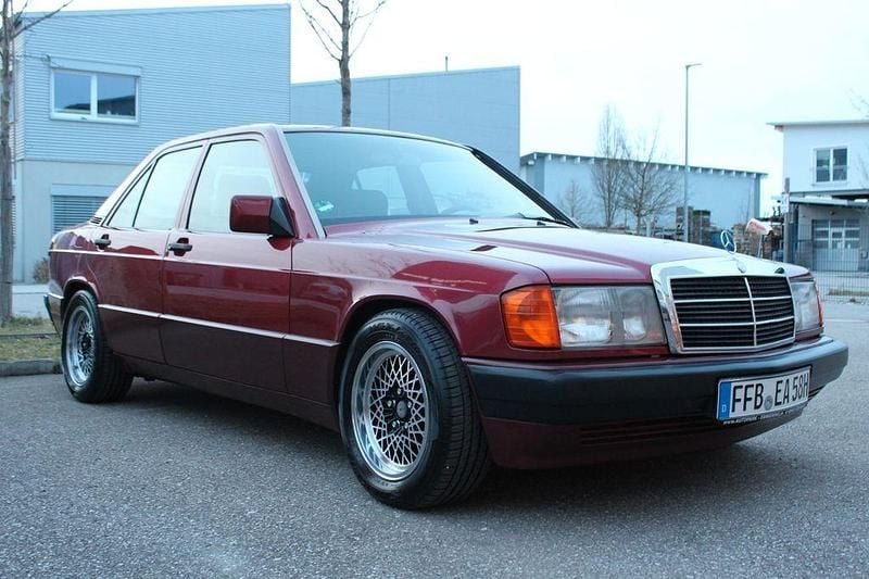 Rot Gebraucht 1991 Mercedes 190 Limousine | 14.990 € - Bild 1/4